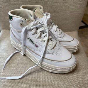 Reebok Women's Wo Club C Geo Mid Sneaker; size 9